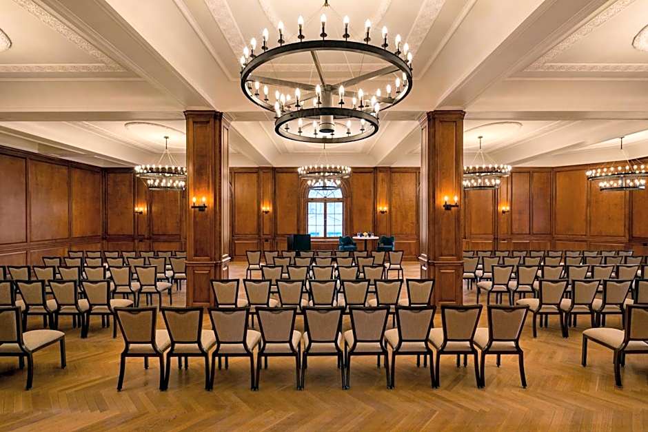 Hotel Saranac Curio Collection by Hilton