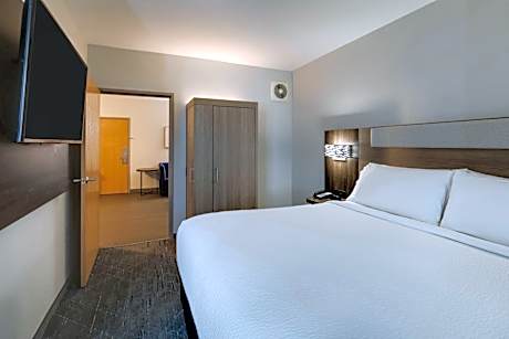1 Bedroom Suite 1 King