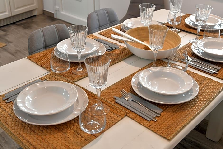 Ammos Luxury Rooms & Home