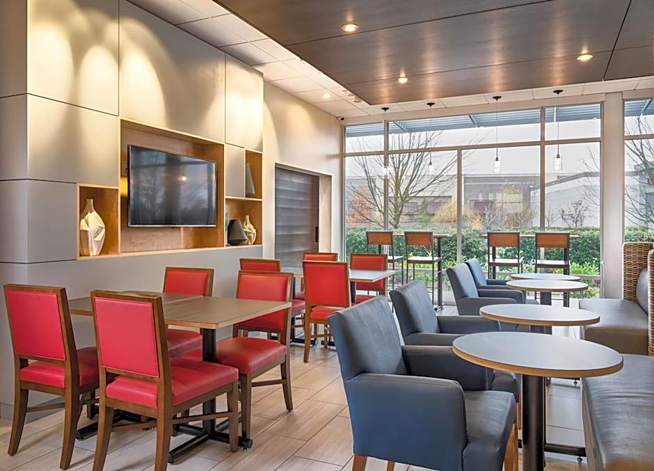 Holiday Inn Express & Suites Salem North-Keizer By IHG