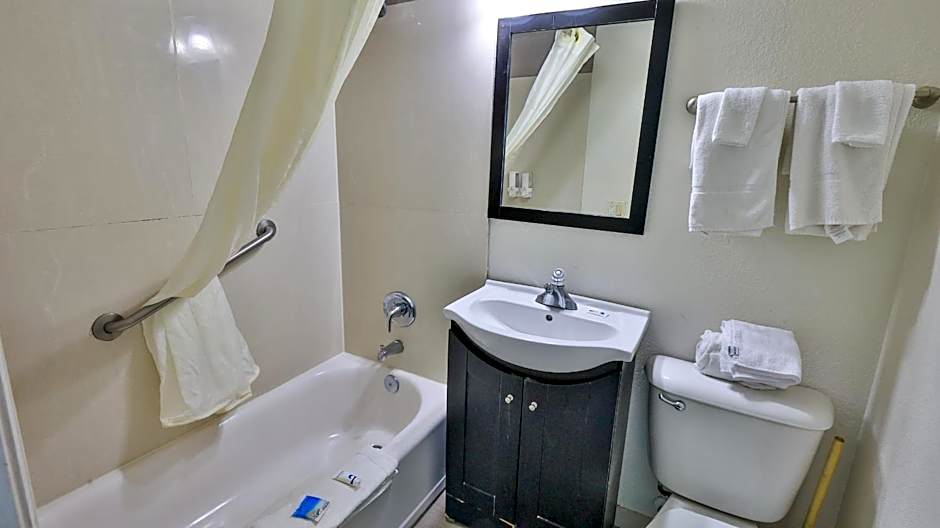 Driftwood Beach Motel