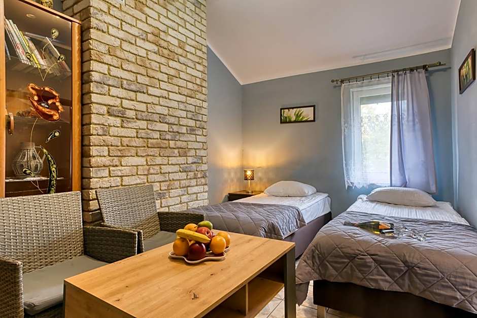 Zajazd Karłów Restauracja & Pokoje Gościnne