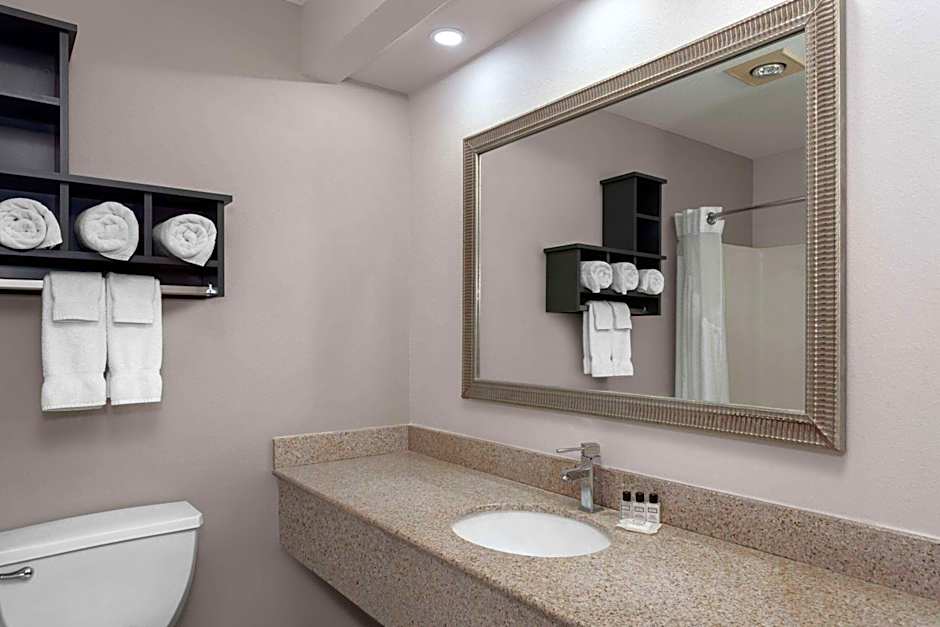 Links Bos Landen Hotel & Spa of Pella, Trademark by Wyndham