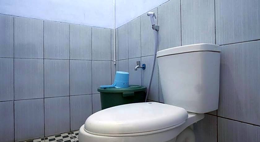 RedDoorz Syariah near Stasiun Pekalongan 3