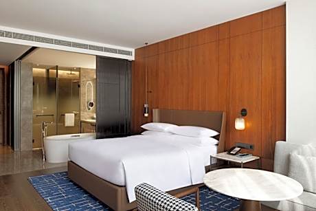 Deluxe King Room with Garden View