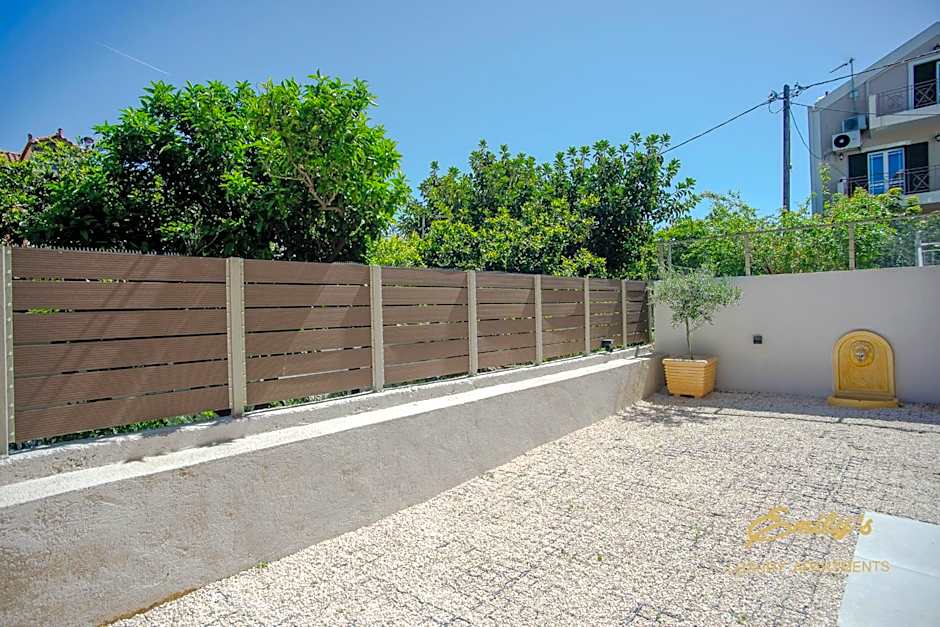 EMILY'S LUXURY APARTMENTS/ GARDEN