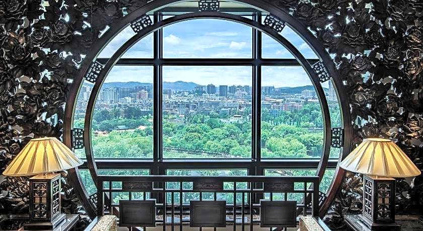 Zhongwei Green Lake Hotel Kunming