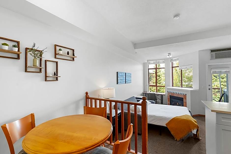 Alpenglow Lodge Family & Work Retreat by MVA