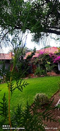 Immaculate 2-Bed Garden Cottage in Beaufort West