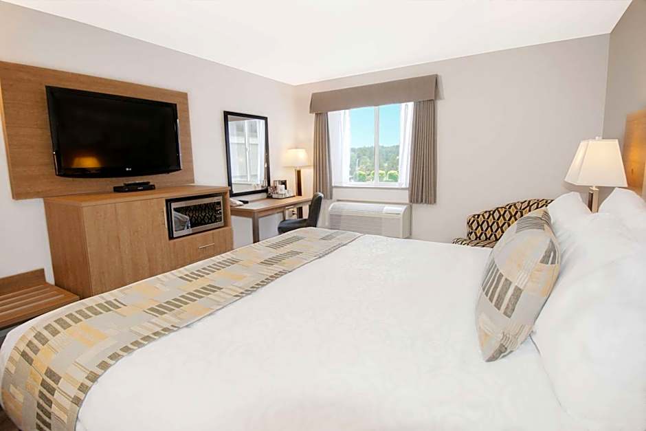 Coast Abbotsford Hotel & Suites