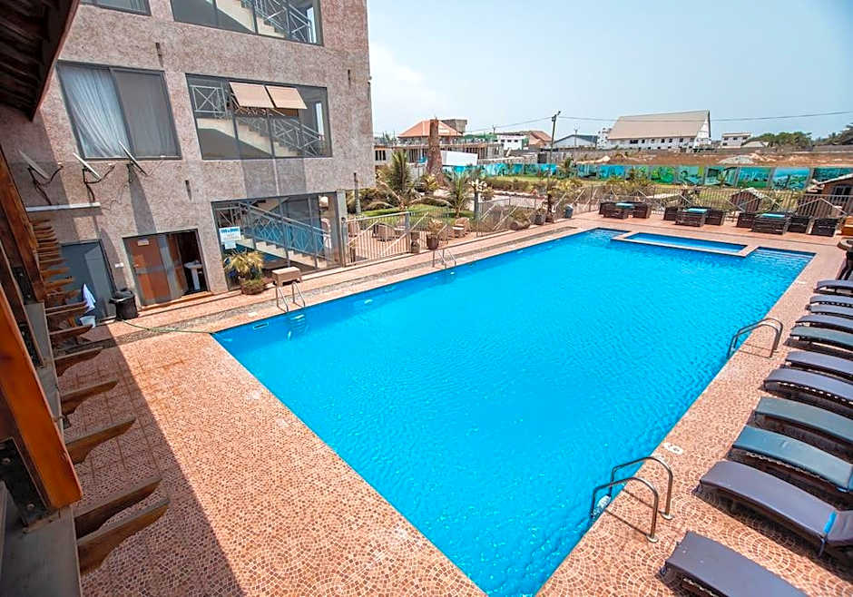 Plus 33 Hotel