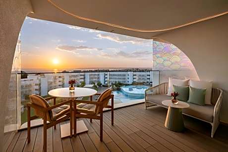 Premier Deluxe Large Twin Room with Ocean View