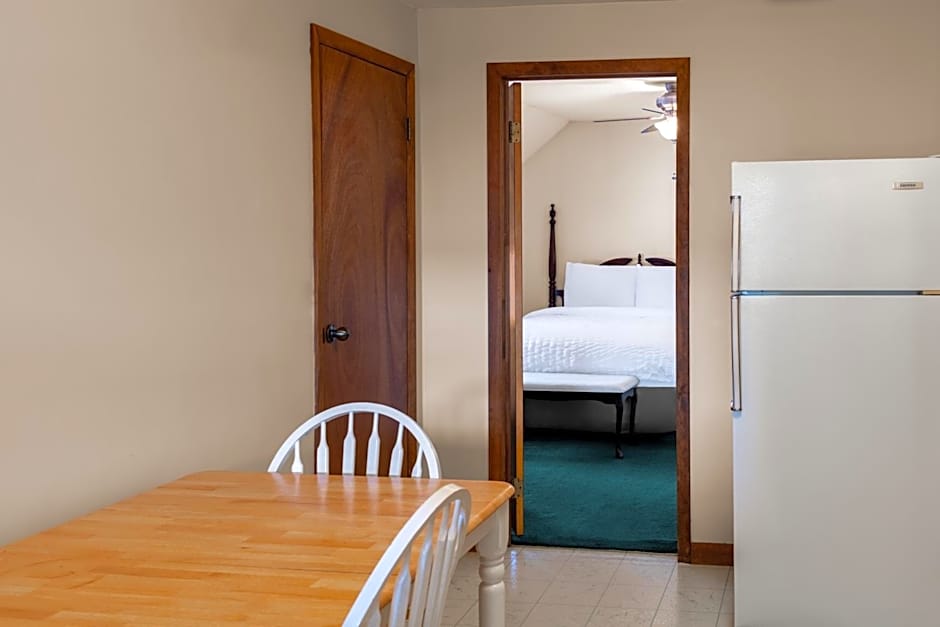 Sara Placid Inn & Suites