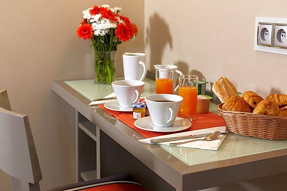 HOTEL BEAUGRENELLE SAINT CHARLES TOUR EIFFEL