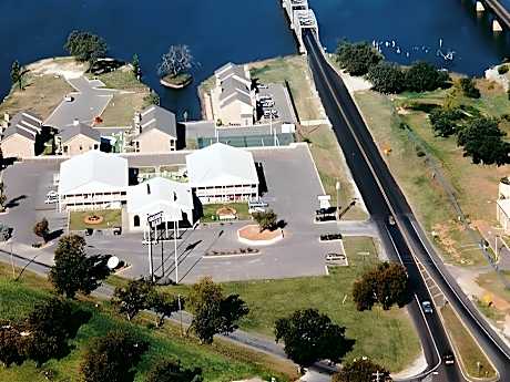 2 Double Beds Deluxe Pool Facing