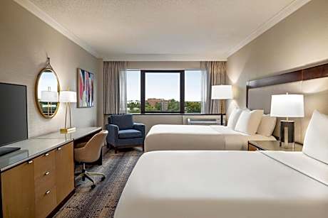 Standard Queen Room with Two Queen Beds and Mobility Accessible Tub