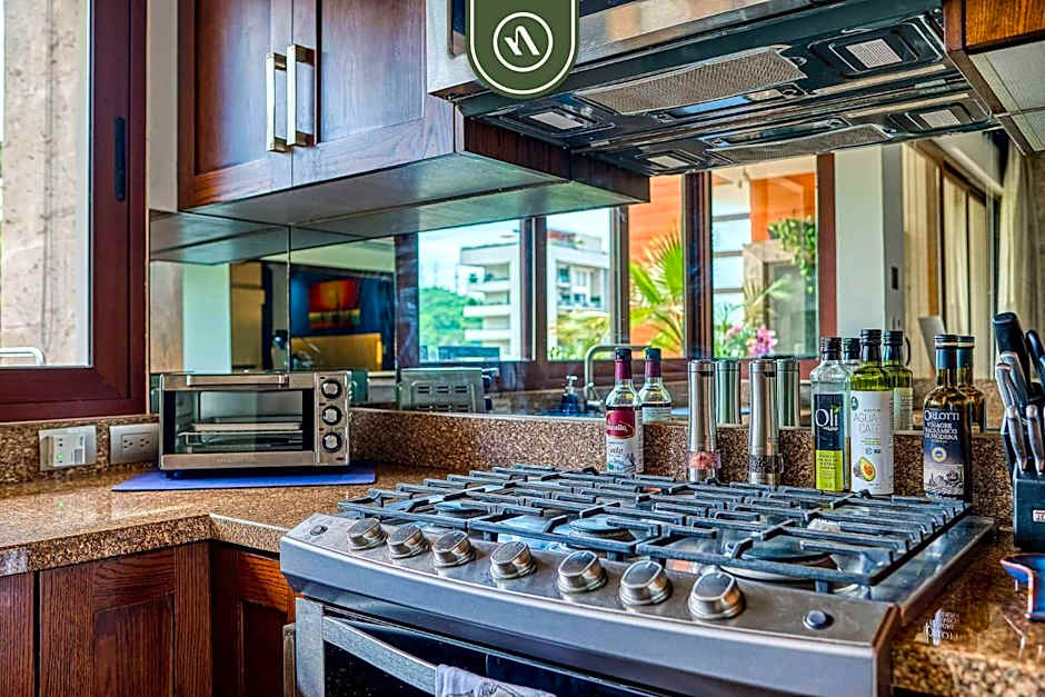 1 BR Condo - Amazing Sunsets Froom the Roof - Pool