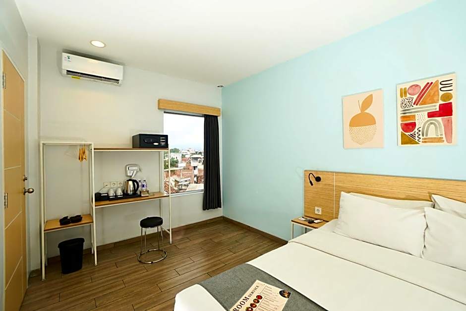 Front One Hotel Pasir Koja Bandung