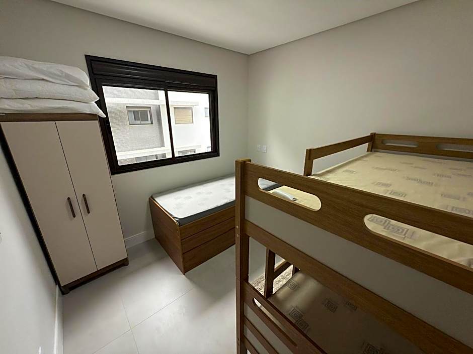 Cód 87 - Apartamento a 150 metros do mar!