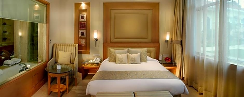 The Palms Town and Country Club