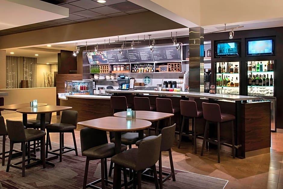 Courtyard by Marriott Chicago Waukegan / Gurnee