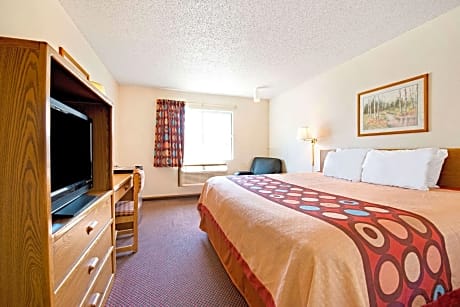 1 King Bed Smoking