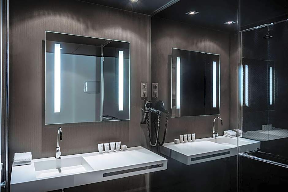 AC Hotel by Marriott Atocha