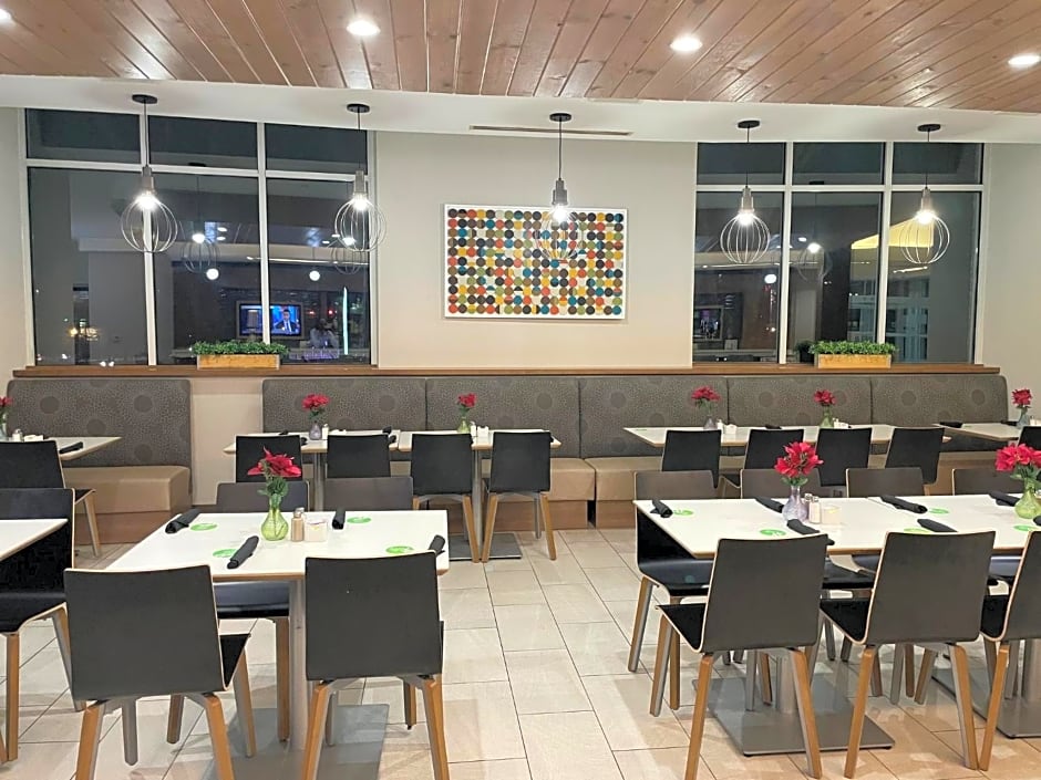 Holiday Inn Atlanta-Gas South Arena Area, an IHG Hotel By IHG
