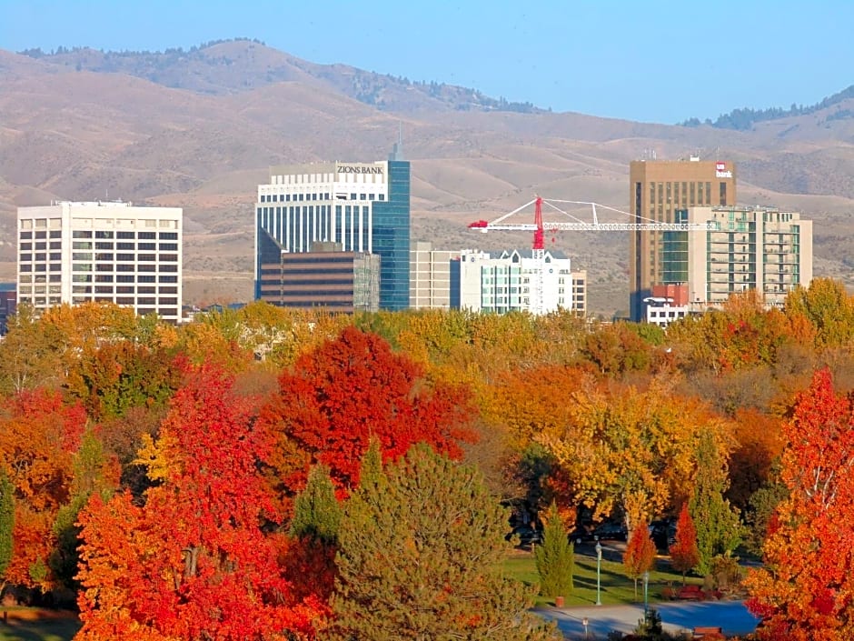 Holiday Inn Express & Suites Boise Airport By IHG