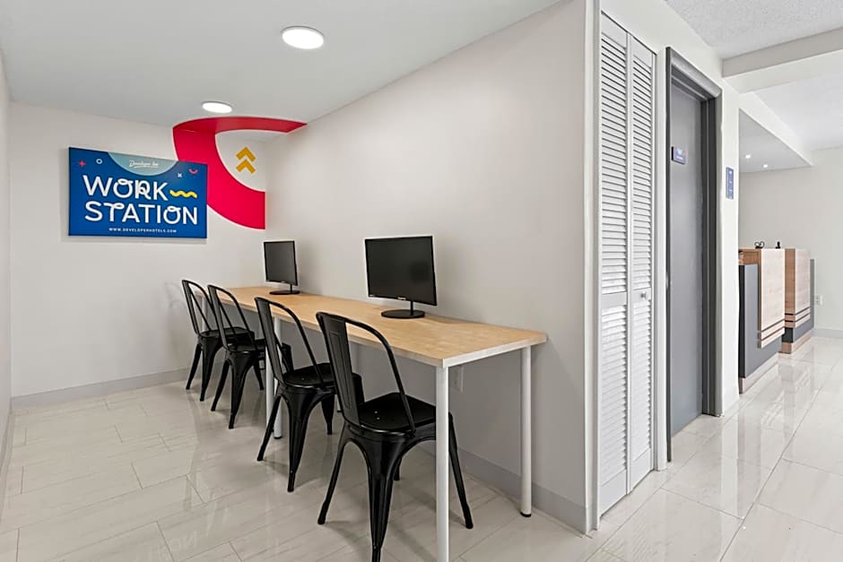 Howard Johnson by Wyndham Orlando Lake Buena Vista South