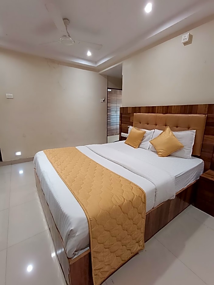 Hotel Rishi International - Grant Road