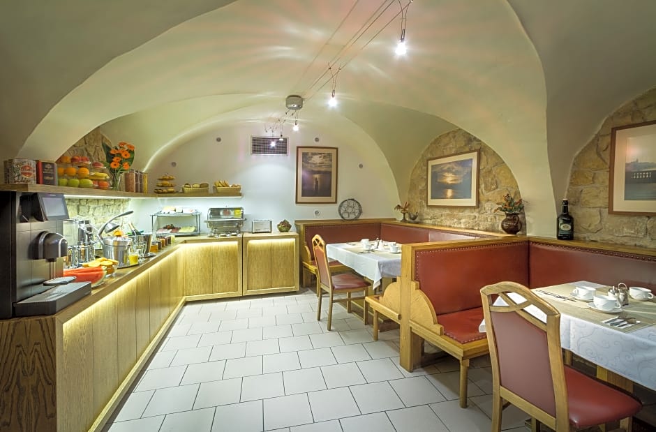 Red Lion Hotel