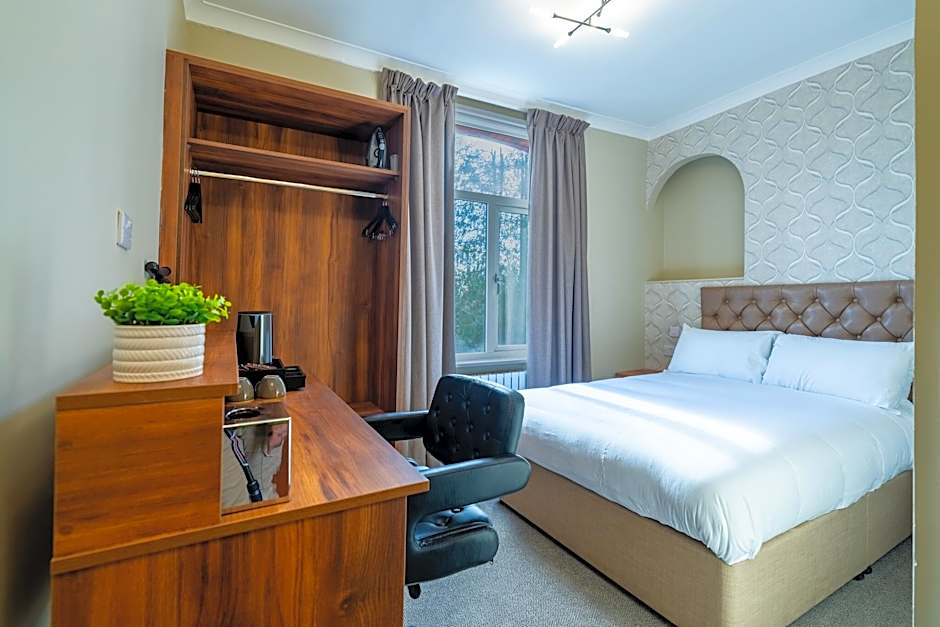 Uno Thames Hotel