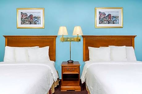 Two Double Bed Room - Non-Smoking