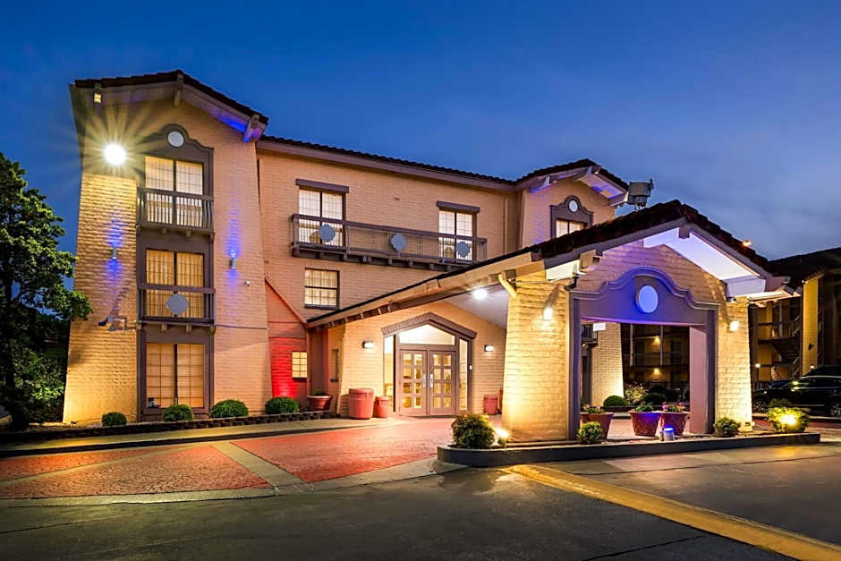 Days Inn by Wyndham Birmingham/West