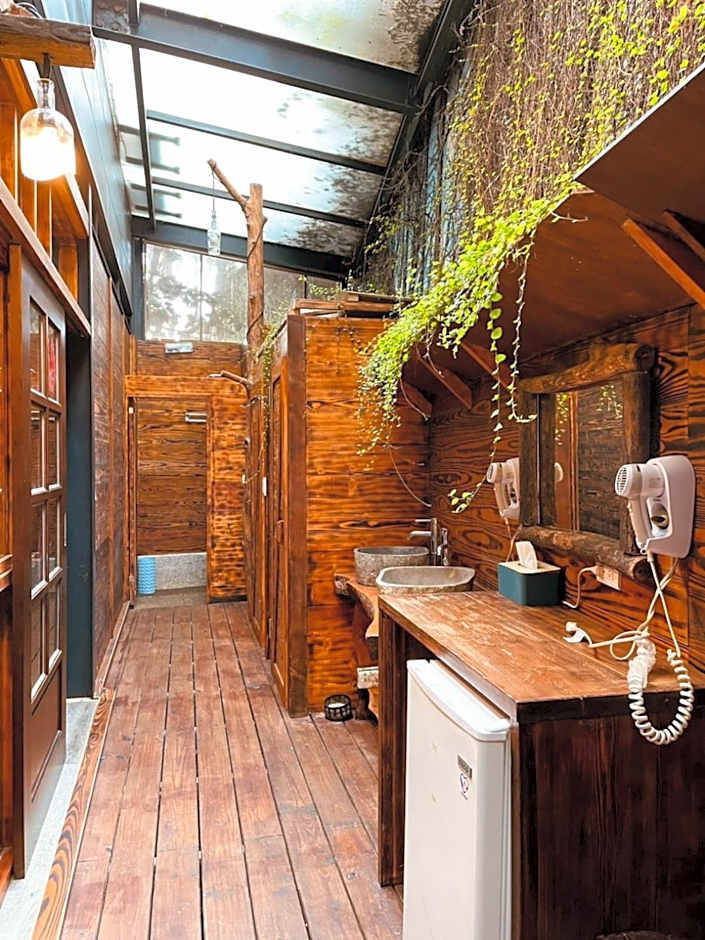 Yue Lake Backpackers