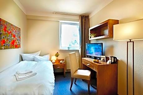 Standard Room One Single Bed, One5Sqm, Free Wifi, Tv And Bathroom With Shower
