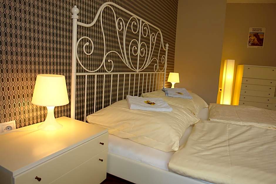 Lotte - The Backpackers