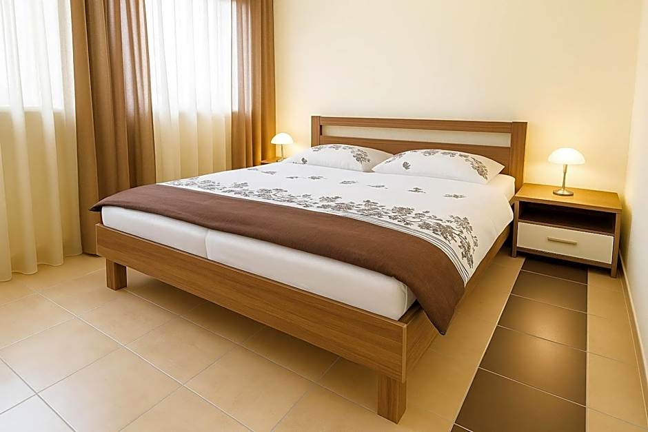 Nanis Hotel & Appartements