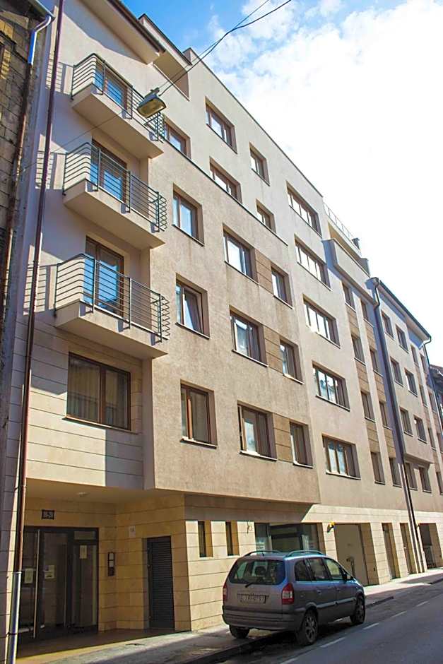 Maple Tree Budget Apartments