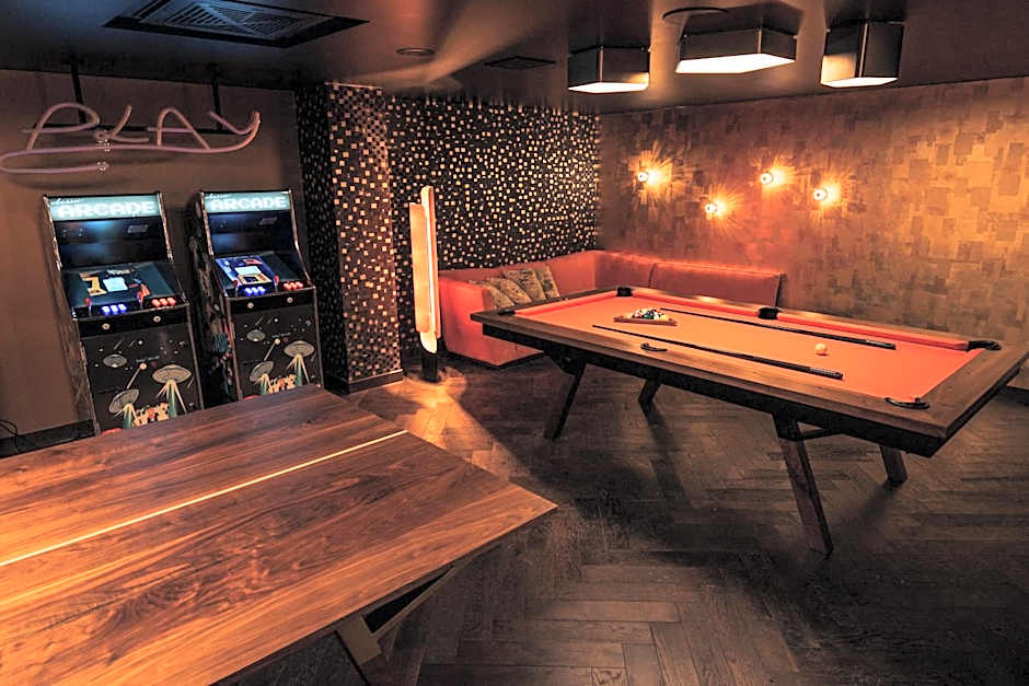 Superior East Wing Rooms by FIVE Zurich
