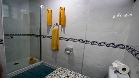 STUDIO STANDARD 1 Adult+1Child