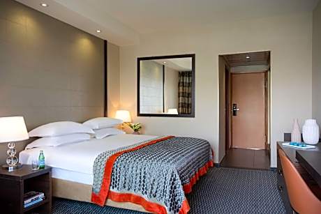 Superior Quadro Room