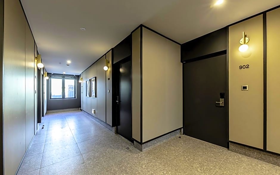 Brown-Dot Hotel Deokcheon