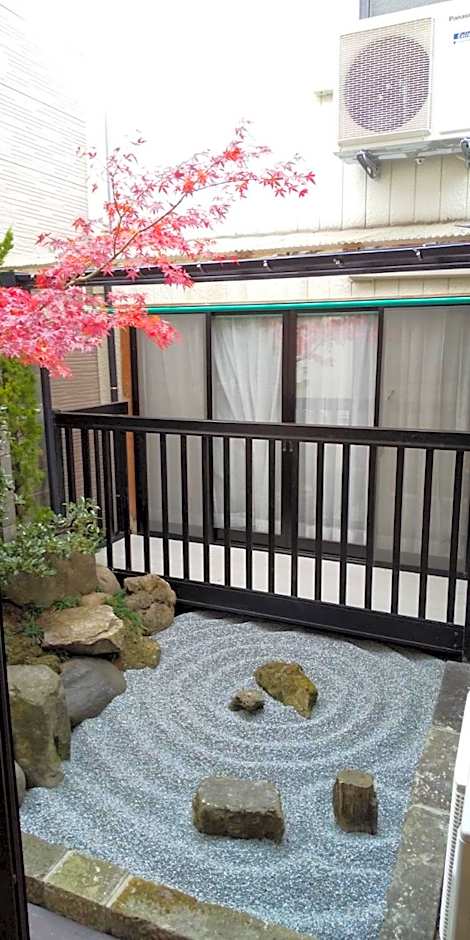 佐渡民宿 憩 IKOI GUEST HOUSE & Cafe Bar