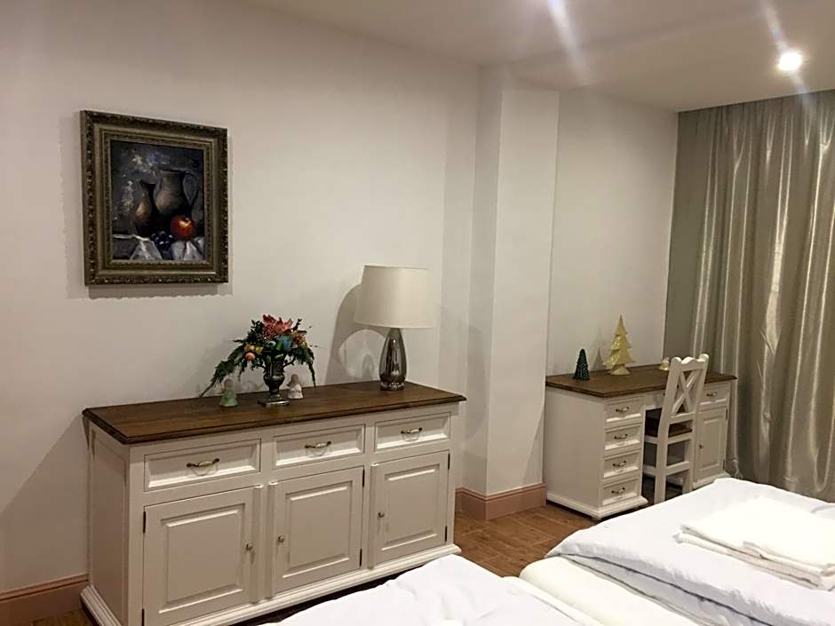 HOTEL GALERIA PEZINSKA BABA