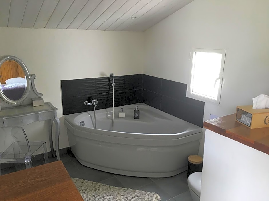 chambre d hôtes les trois châteaux piscine intérieure chauffée