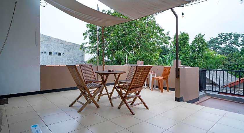 RedDoorz Syariah near Kota Cinema Mall Jatiasih