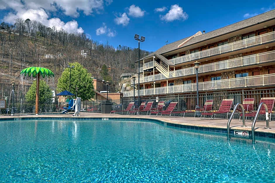 Crossroads Inn & Suites