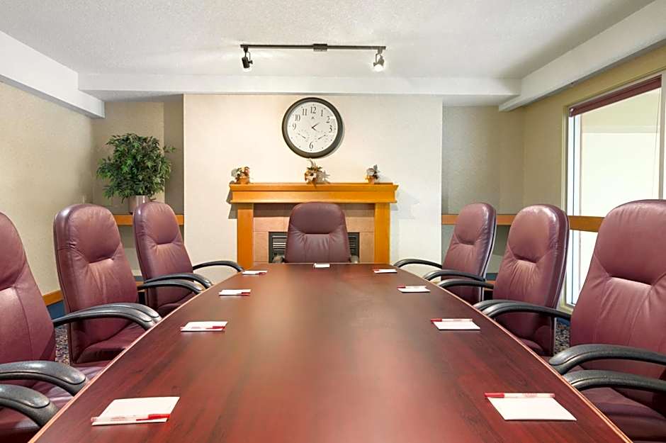 Canmore Inn & Suites